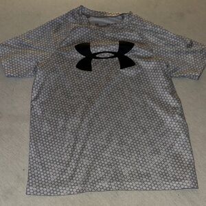 Kids Size Small Under Armour Rashguard Black and Gray Hexagon Tee.